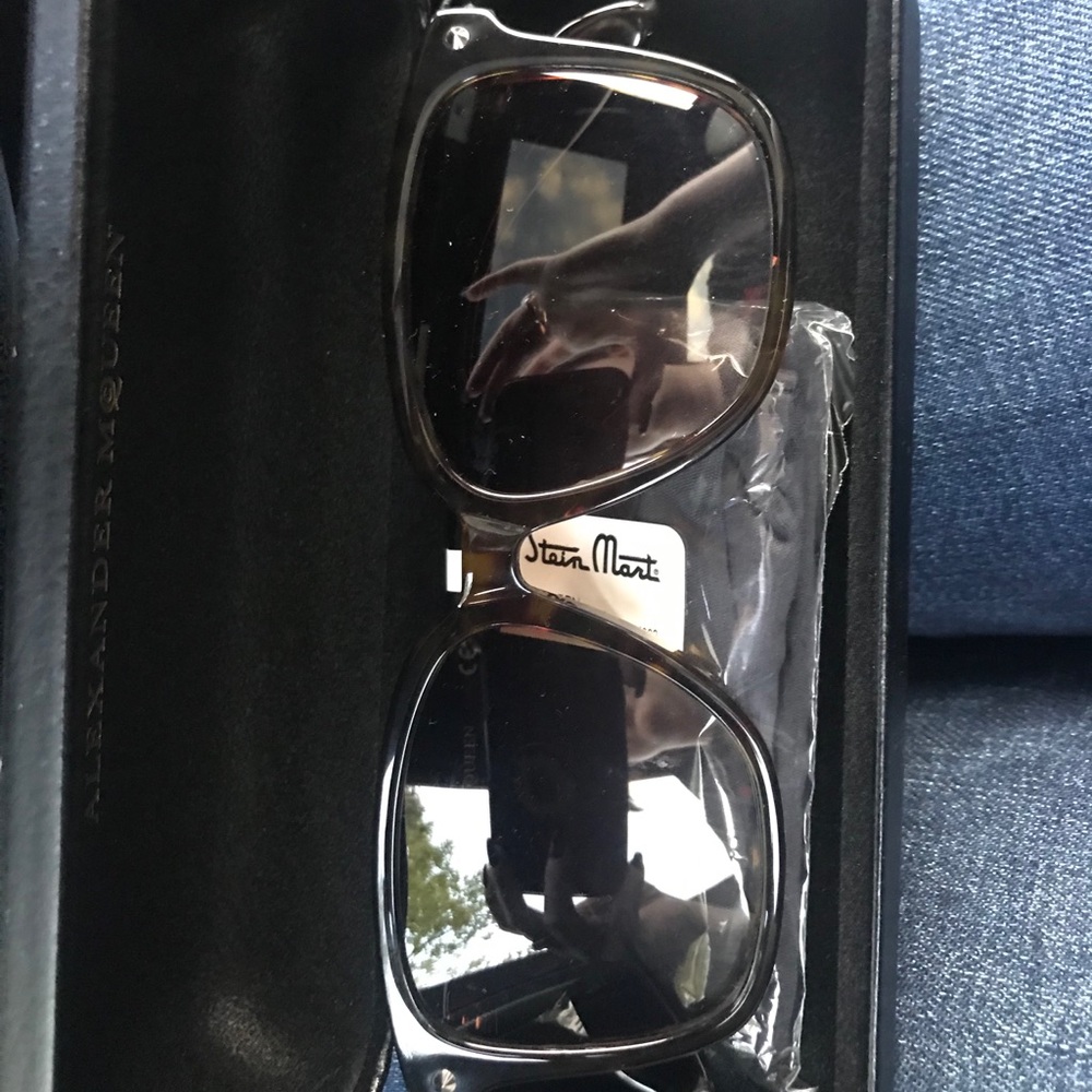 Alexander Mqueen Shades